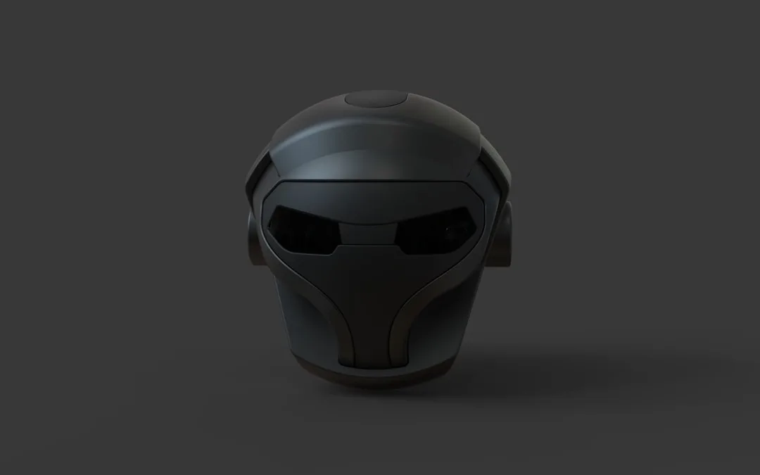 Unlackierter 3D-gedruckter Cosplay-Helm mit sichtbaren Schichtlinien vor der Nachbearbeitung
