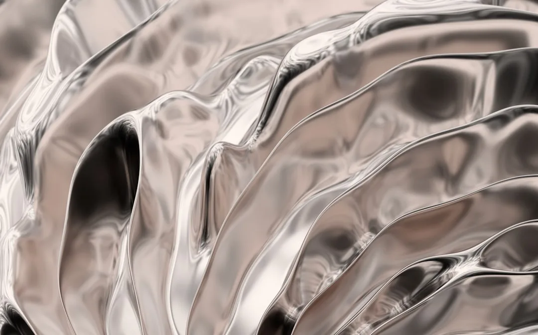 Nahaufnahme eines metallischen 3D-gedruckten Bauteils mit sichtbarer Oberflächenstruktur